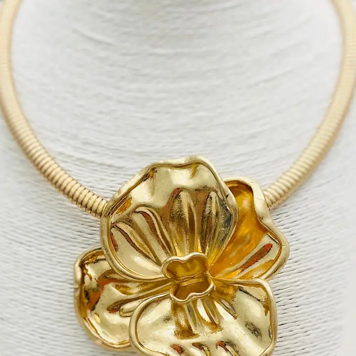 Chic Vintage Flower Choker