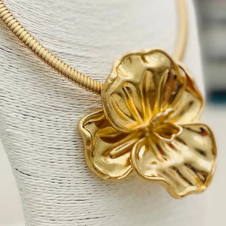 Chic Vintage Flower Choker