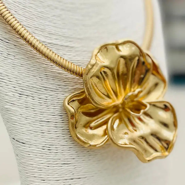 Chic Vintage Flower Choker